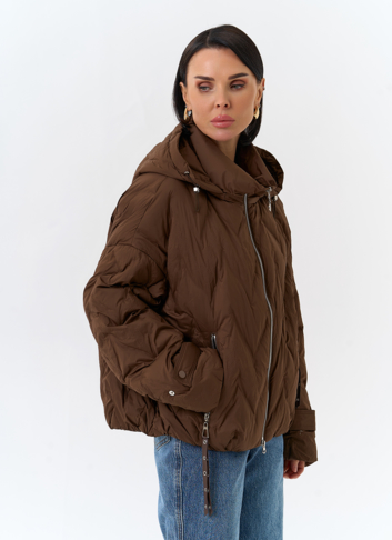 Женская куртка с капюшоном в коричневом цвете