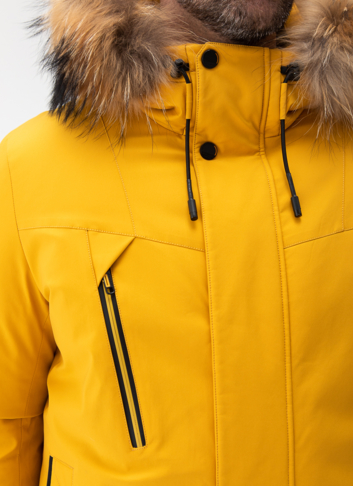 Мужской пуховик с капюшоном из меха енота