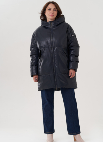 Женский пуховик синего цвета из эко кожи