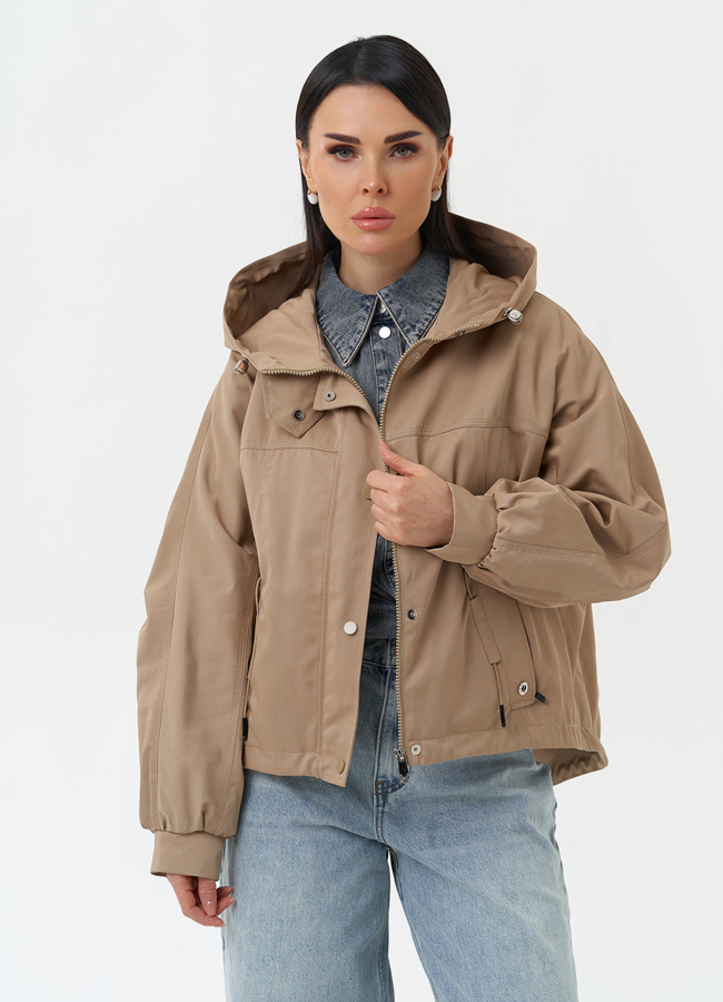 Короткая женская ветровка с капюшоном модель № 30042 меха малина