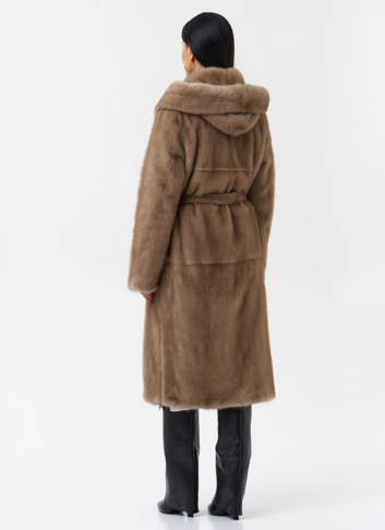 Длинная шуба с капюшоном 