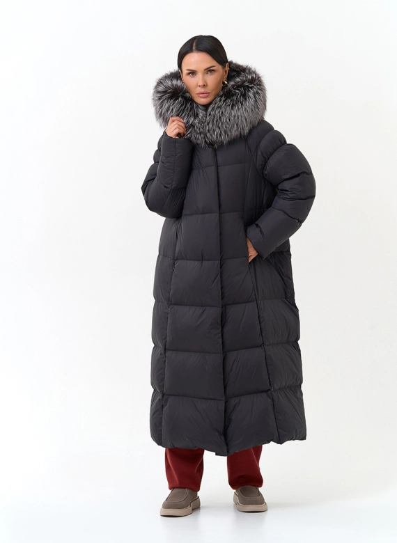 Женский пуховик с мехом чернобурой лисы на капюшоне фото