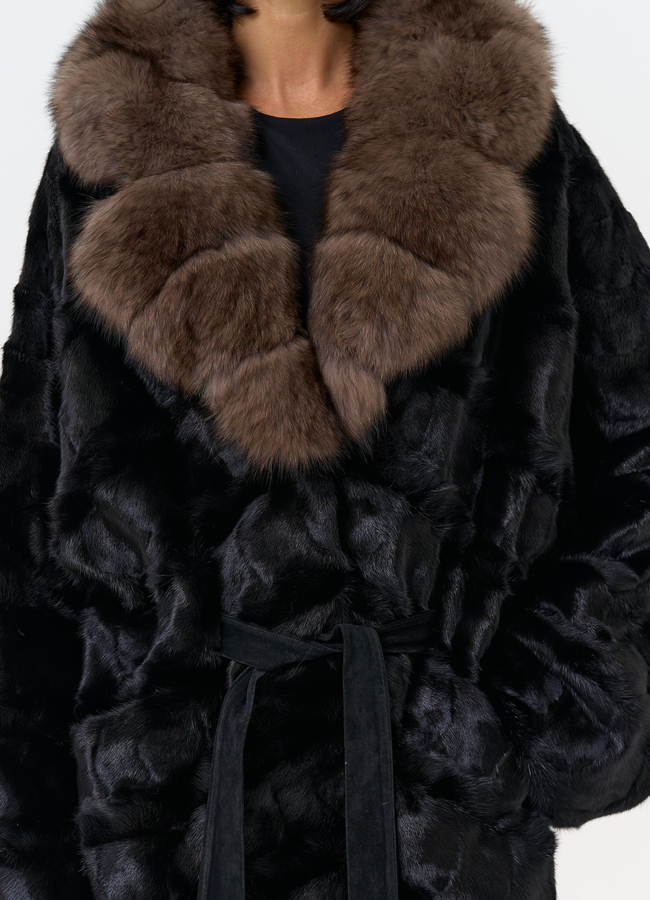 Женская шуба из меха норки  воротником из меха песца модель № 32122 универмаг малина