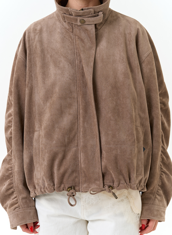 Женская куртка из эко замши с воротником стойкой