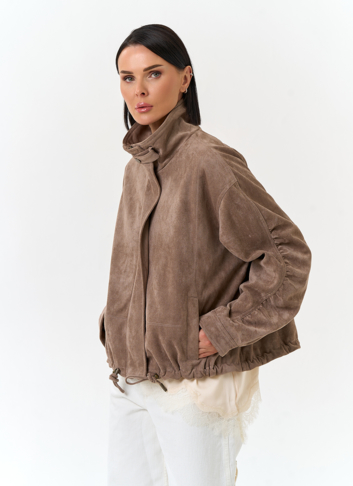 Женская куртка из эко замши с воротником стойкой