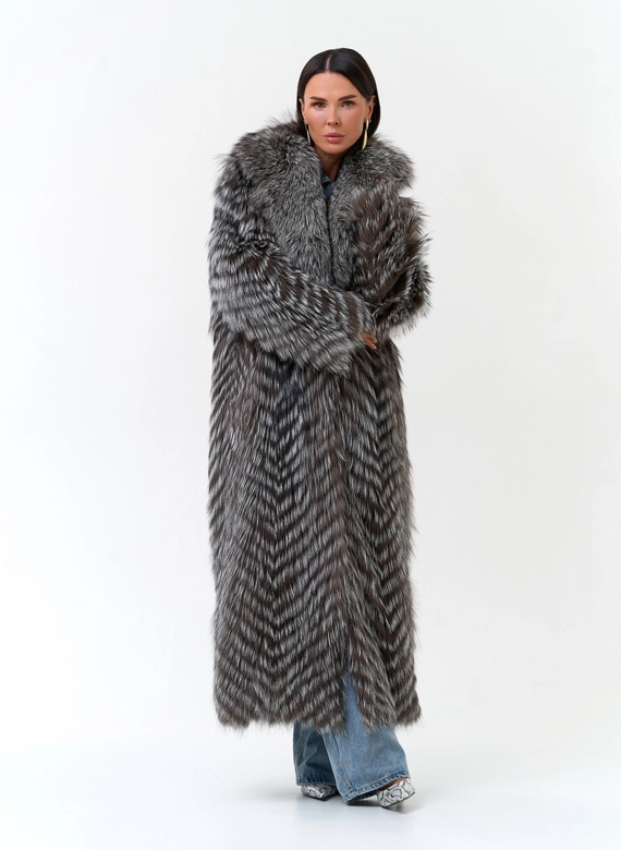 Длинная шуба из чернобурой лисы фото
