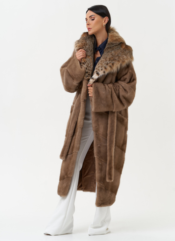 Женская шуба из меха норки с капюшоном из меха рыси