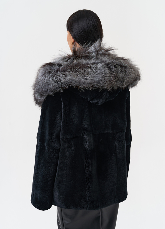 Шуба из меха кролика с капюшоном из чернобурки модель № 28906 в кредит