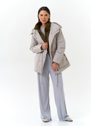 Женская куртка с контрастным воротником