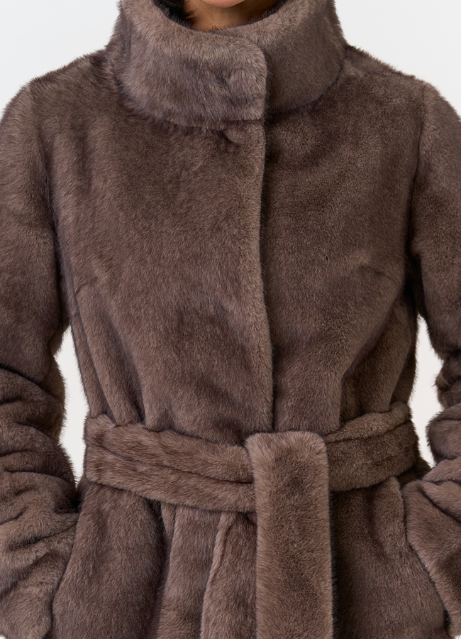 Женская шуба из эко меха с воротником стойкой модель № 31256 универмаг малина