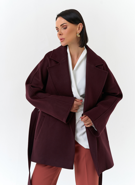 Женское укороченное пальто с английским воротником