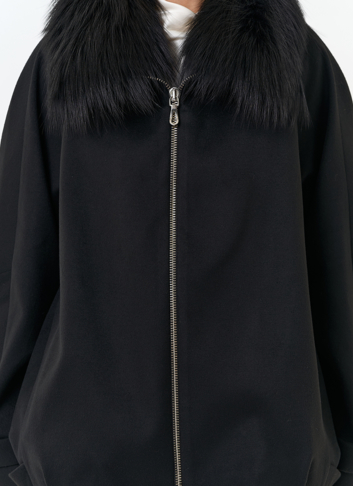 Женское укороченное пальто с отделкой из меха лисы