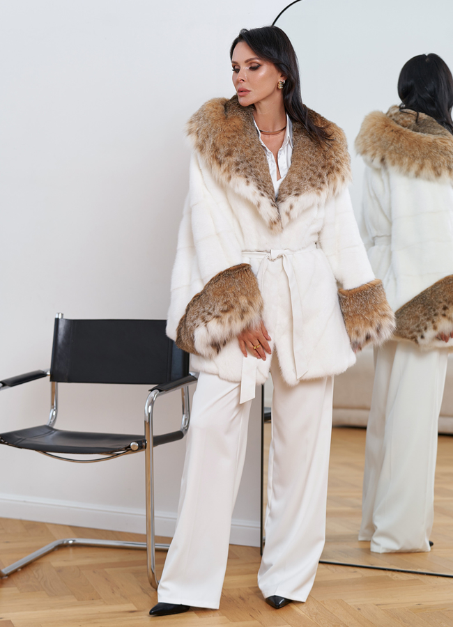 Женская белая шуба из меха норки с отделкой из меха рыси модель № 29231 в кредит