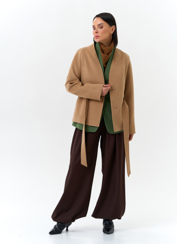 Женское укороченное пальто с поясом