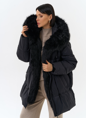 Женский пуховик с отделкой из искусственного меха