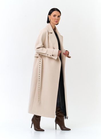 Женское пальто с акцентным поясом