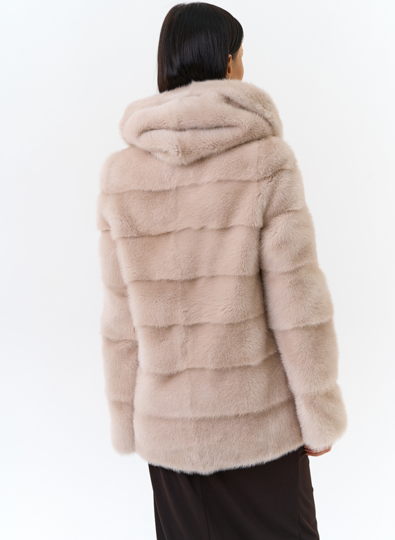 Шуба бежевого цвета из меха норки