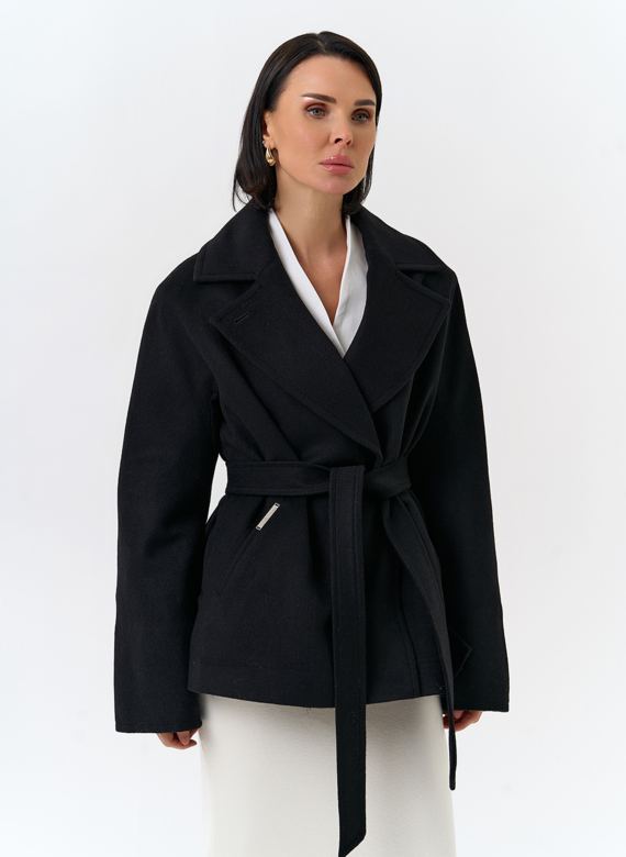 Женское укороченное пальто с английским воротником