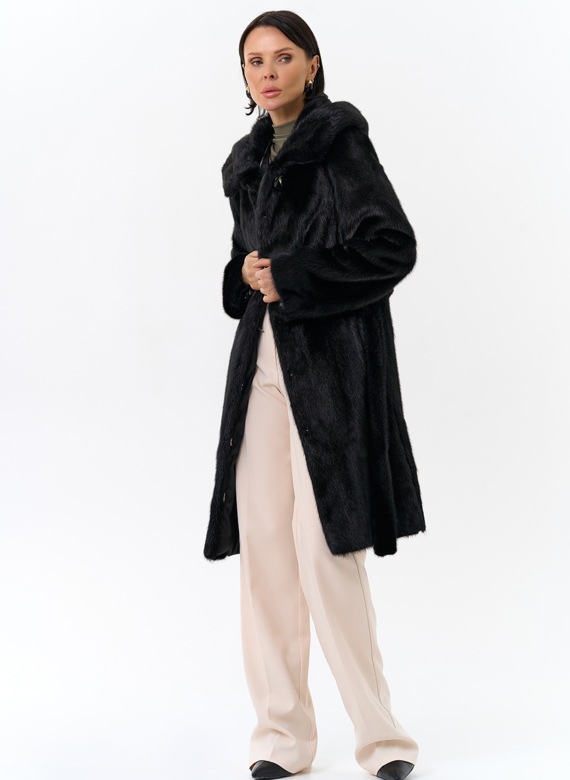 Норковая шуба с капюшоном и поясом черного цвета