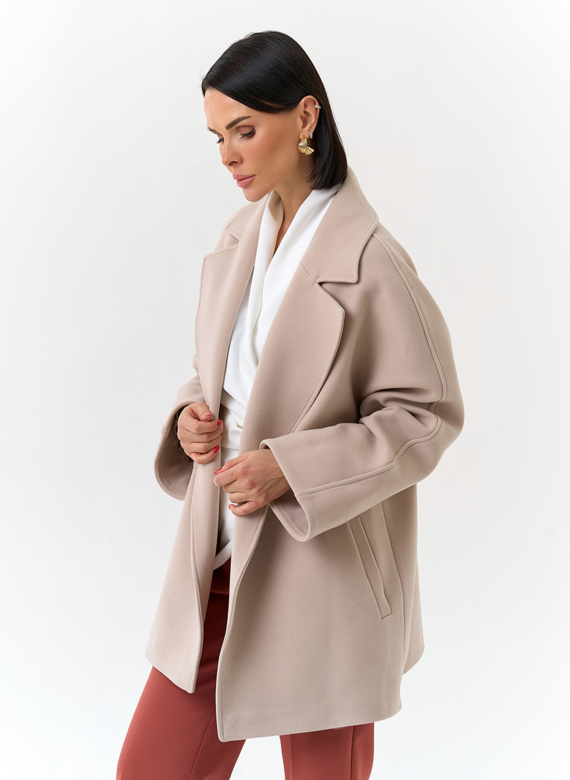 Женское укороченное пальто с английским воротником