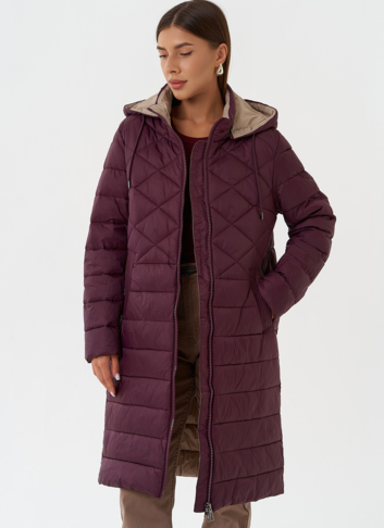 Стеганый пуховик бордового цвета с капюшоном
