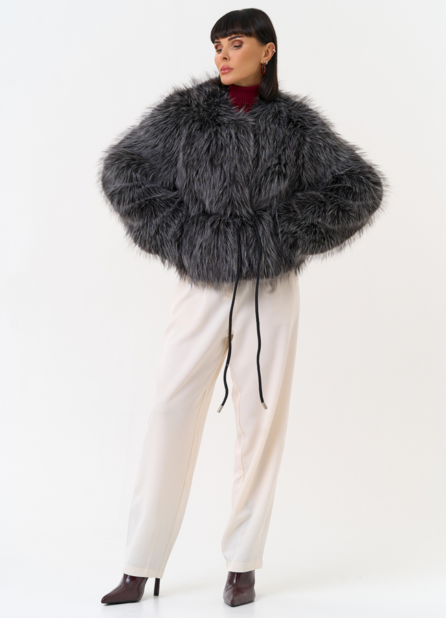 Короткая куртка из эко меха с декоративным поясом модель № 31262 универмаг малина