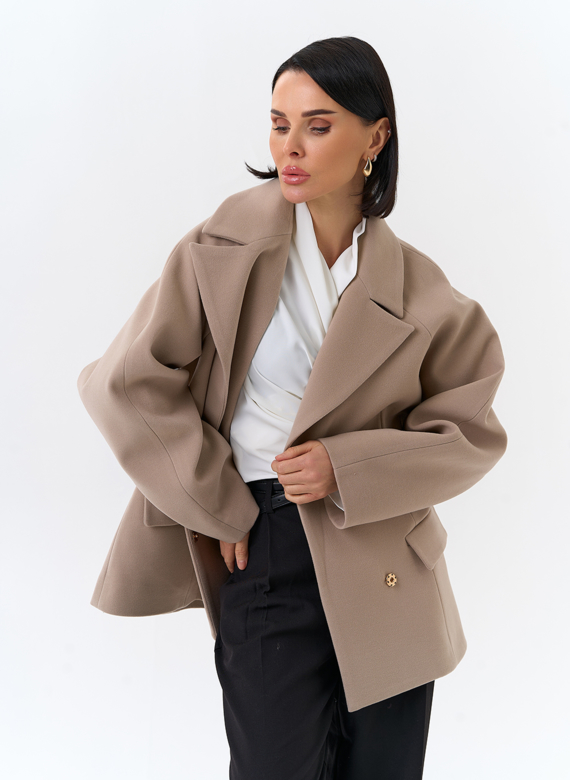 Женское укороченное пальто с двойным поясом