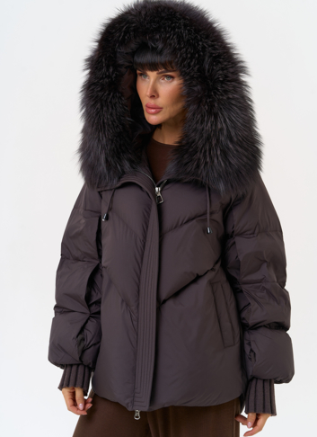 Женский пуховик с капюшоном из меха чернобурки