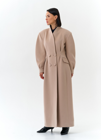 Женское длинное пальто с акцентными рукавами