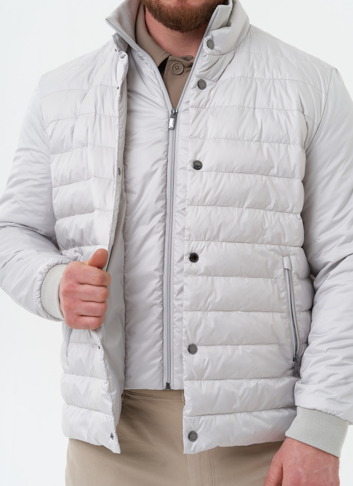 Мужская куртка серого цвета