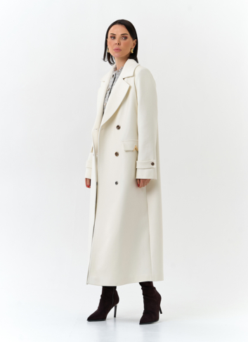 Женское пальто белого цвета