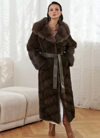 Норковая шуба с отделкой из меха куницы