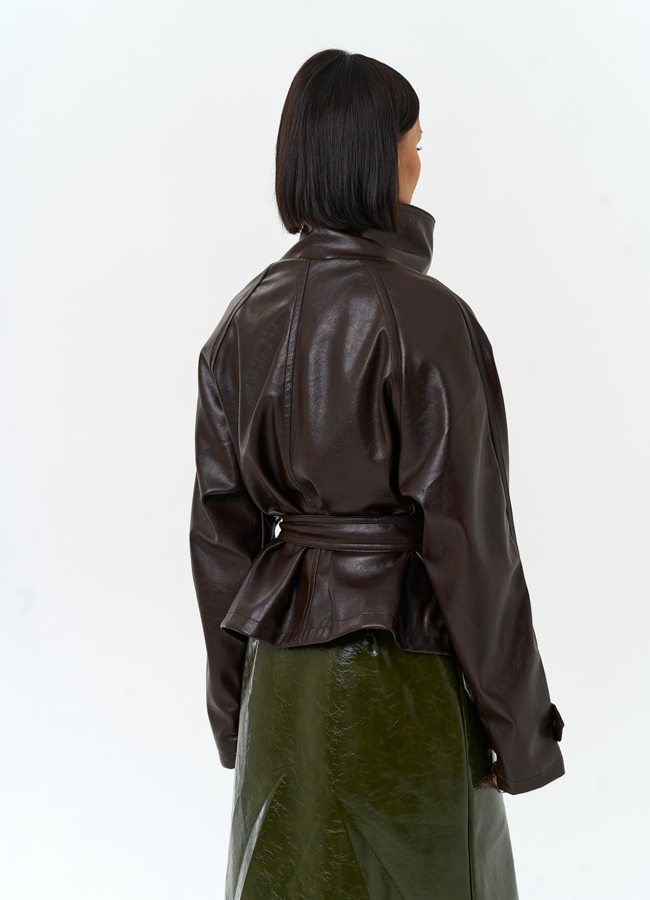 фото Женская куртка из эко кожи с поясом модель № 33146