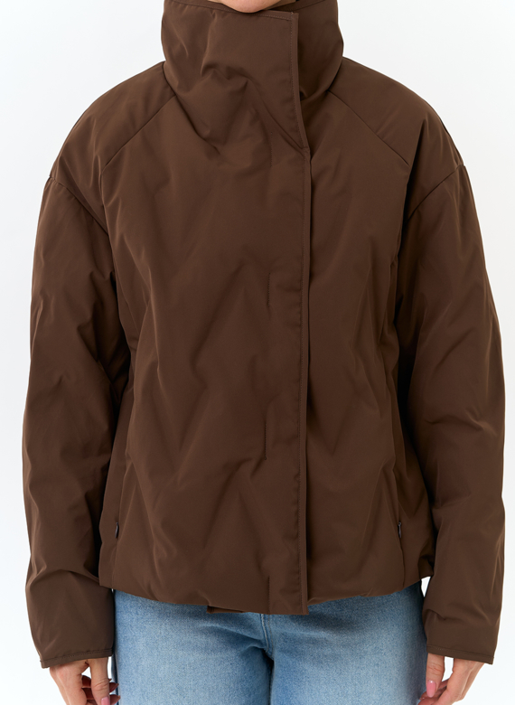 Женская куртка с воротником стойкой