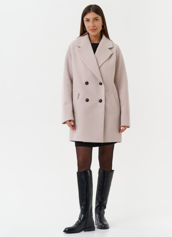 Двубортное светлое пальто