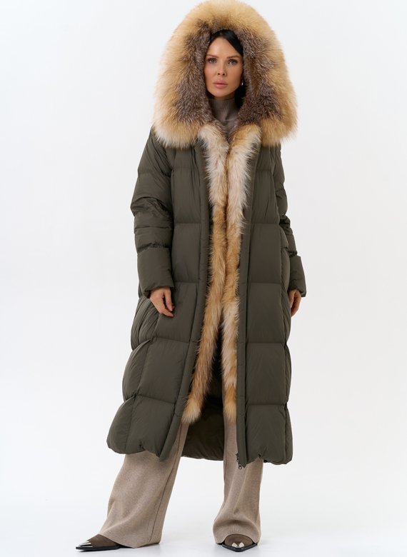 Женский длинный пуховик с отделкой из меха лисы