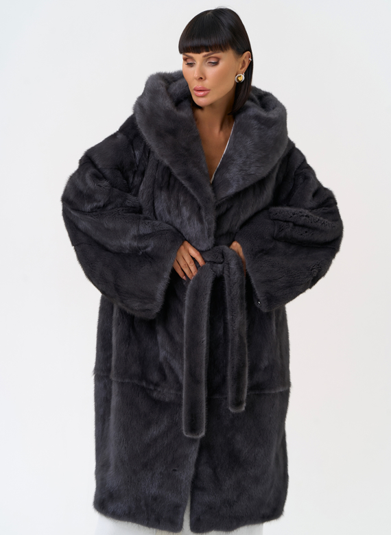 Женская шуба из меха норки с капюшоном 