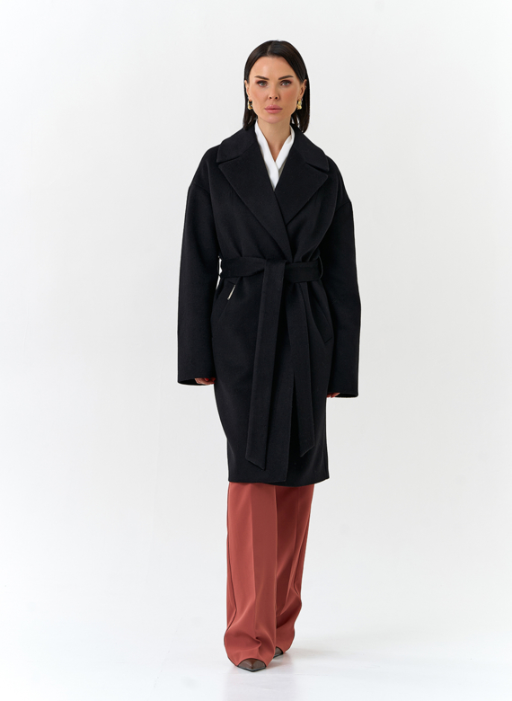 Женское пальто черного цвета