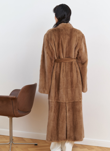 Женская длинная шуба из меха норки